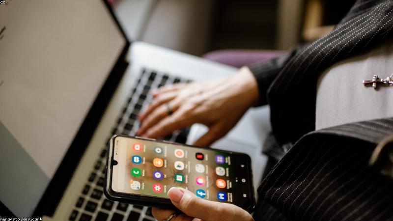 黄果app创作者后台数据分析与内容管理界面